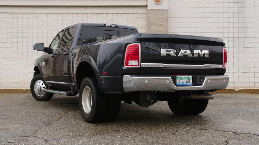  Dodge Ram 3500 Limited 2016 года  (фото 5 из 18)